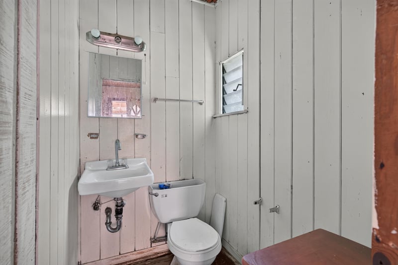 Bathroom in detached structure at 450 E 46th St, Jacksonville, FL 32208