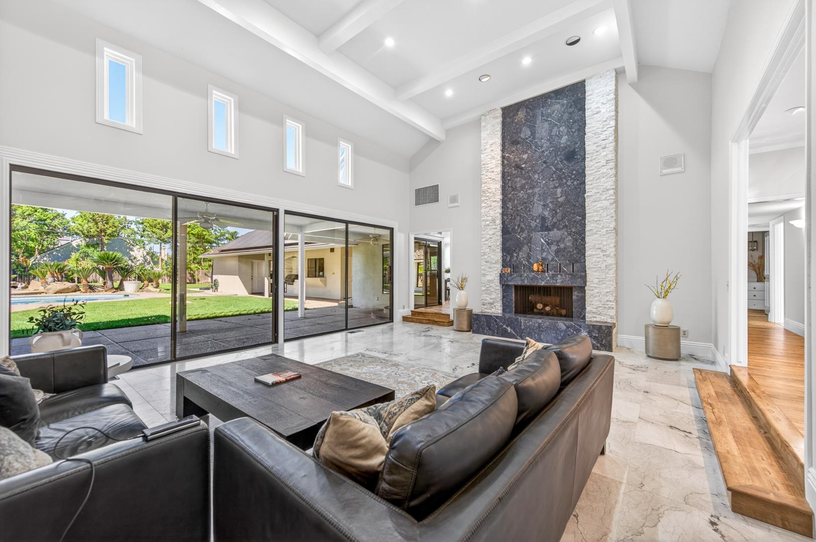 5261 N Van Ness Blvd, photo 53