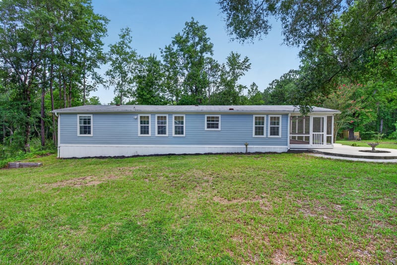 Front exterior view of home and screened porch at 4890 McAllister Rd, Middleburg, FL 32068