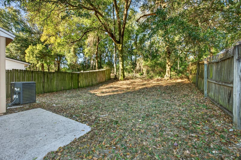 Photo 29 of 10986 Traci Lynn Dr, Jacksonville, FL 32218, photographed by Megapixeler