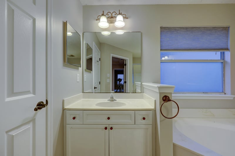 Primary Bath at 3382 Chapel Ct, Jacksonville, FL 32226
