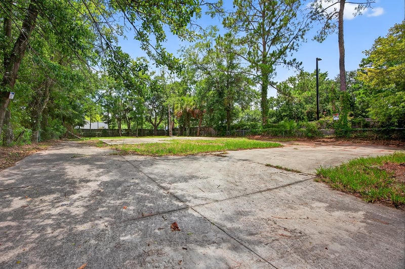 Photo 9 of 6346 Collins Rd, Jacksonville, FL 32244, photographed by Megapixeler
