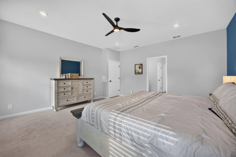 Bedroom with dresser and ceiling fan at 2354 Jennings Farm Dr, Middleburg, FL 32068