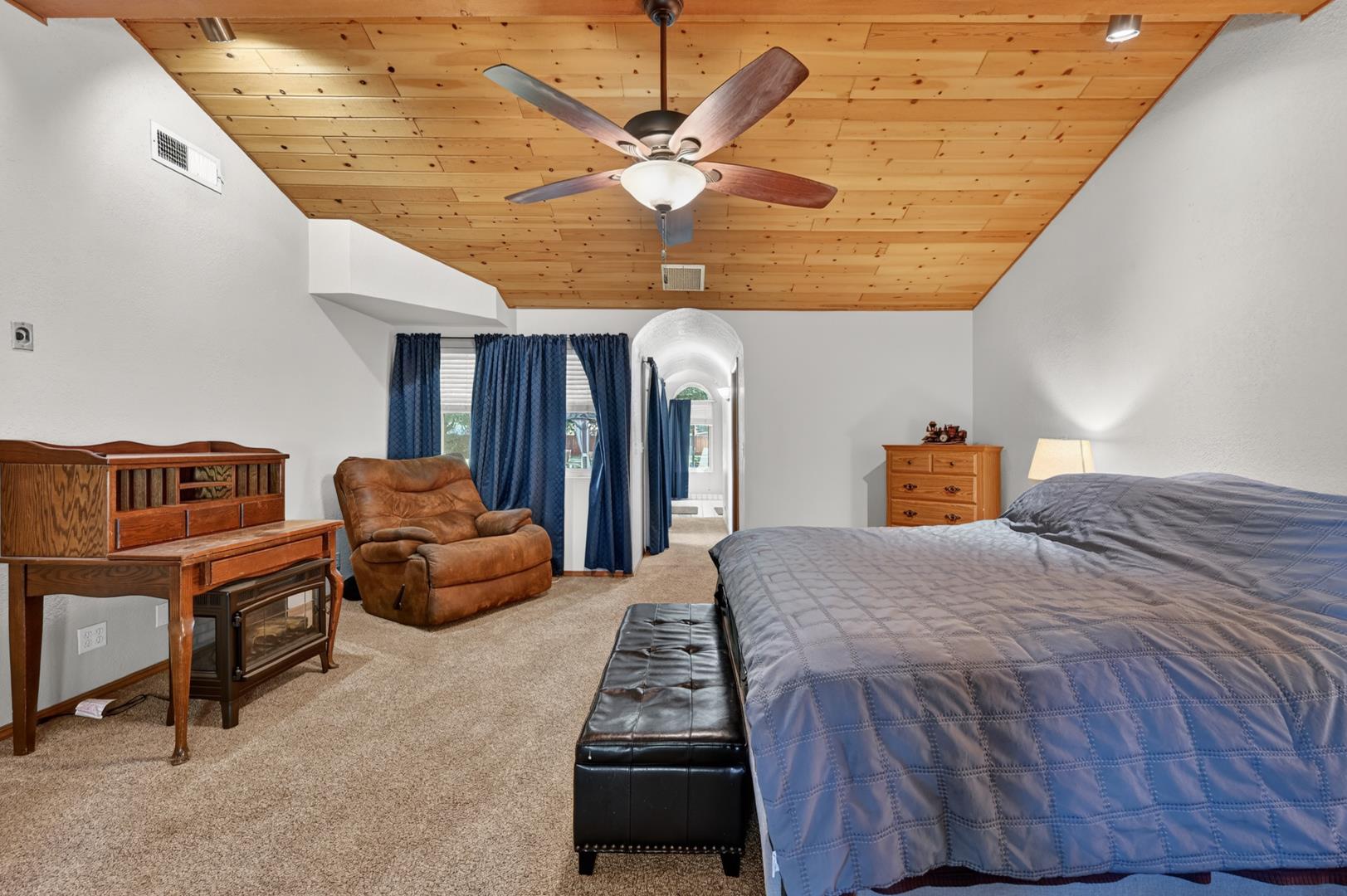 1185 N Locan Ave, photo 59