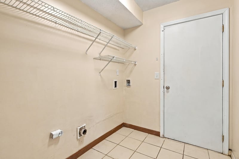 Laundry closet area, photographed by Megapixeler on Blue Teal Ct, Jacksonville