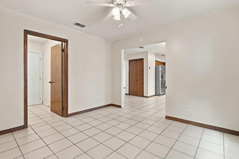 Upstairs hallway, photographed by Megapixeler on Blue Teal Ct, Jacksonville