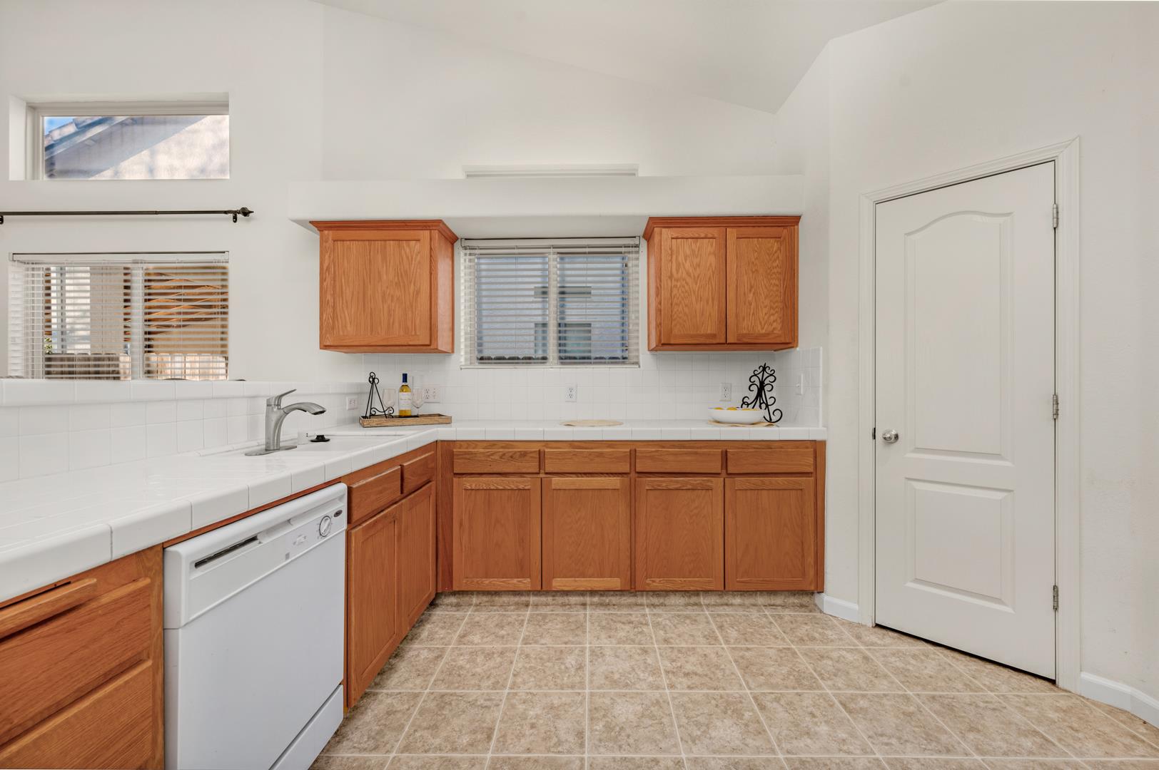 6687 E Michigan Ave, photo 33