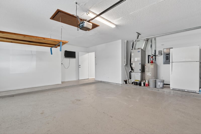 Garage 2 at 622 Valley Forge Rd N, Neptune Beach, FL 32266