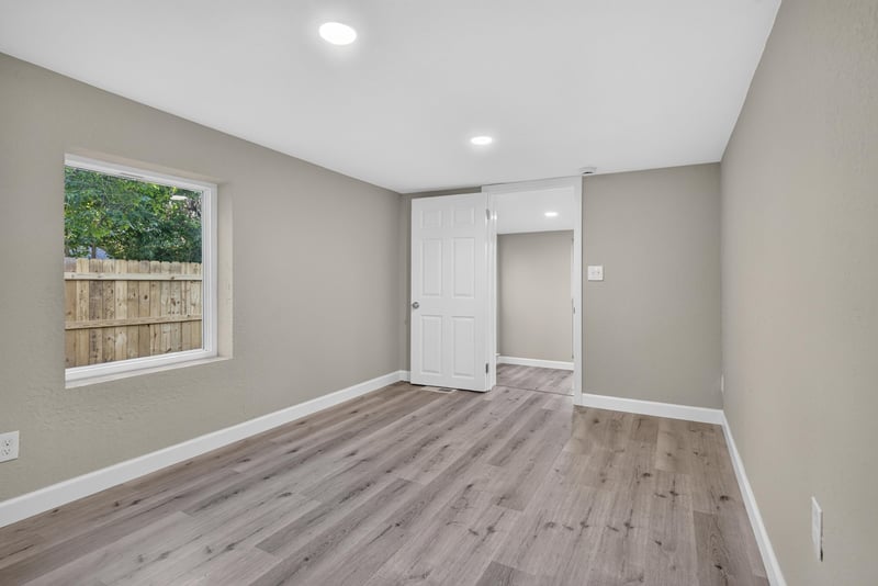 Empty bedroom, photographed by Megapixeler on Susie St, Jacksonville
