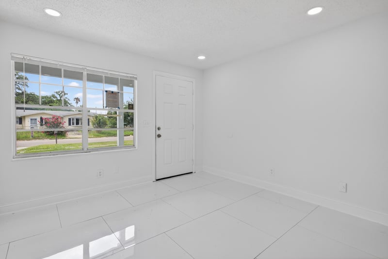 Photo 34 of 7028 Lincoln Cir W, Jacksonville, FL 32209, photographed by Megapixeler