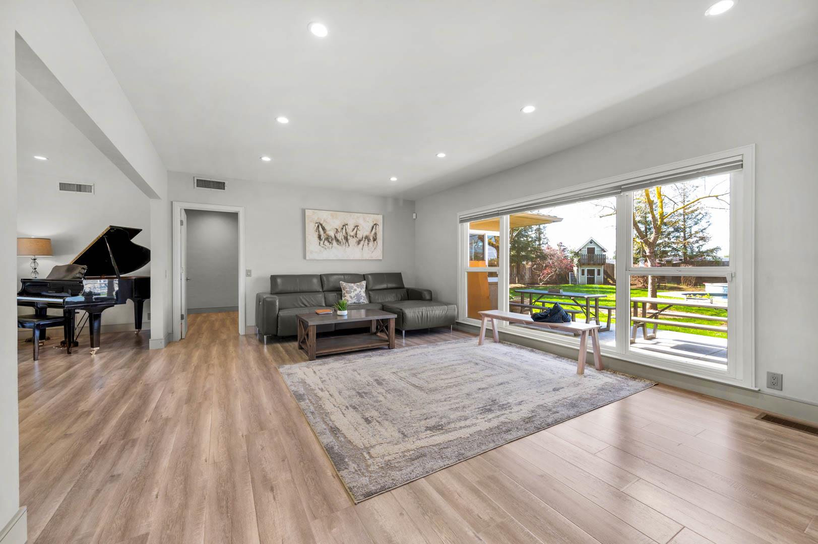 4481 N Palm Ave, photo 33