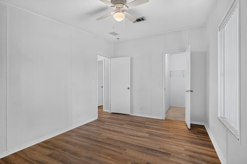 Hallway with closet and doorway at 3215 Robin Ln, Middleburg, FL