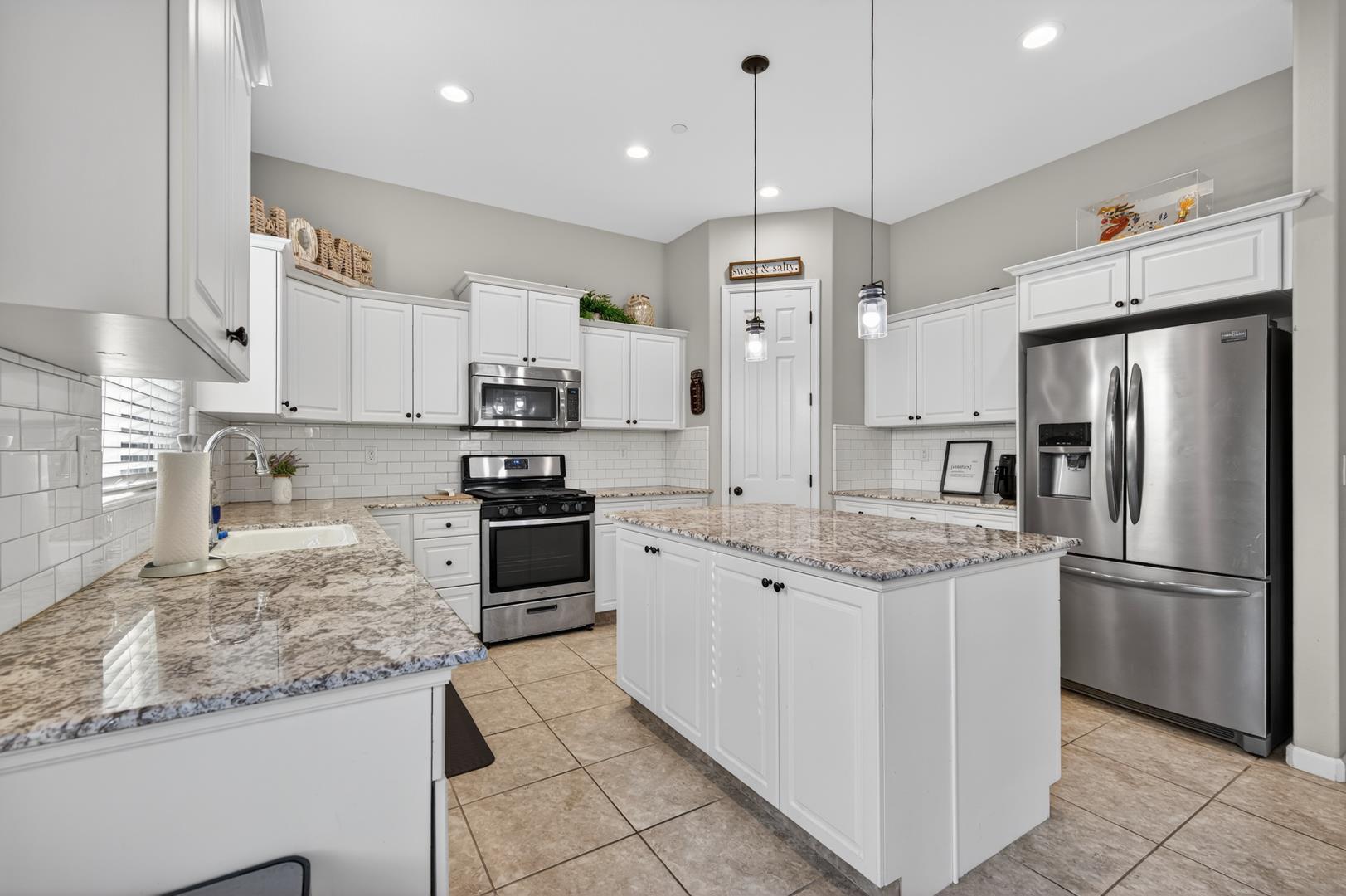 2098 Axelson Dr, photo 30