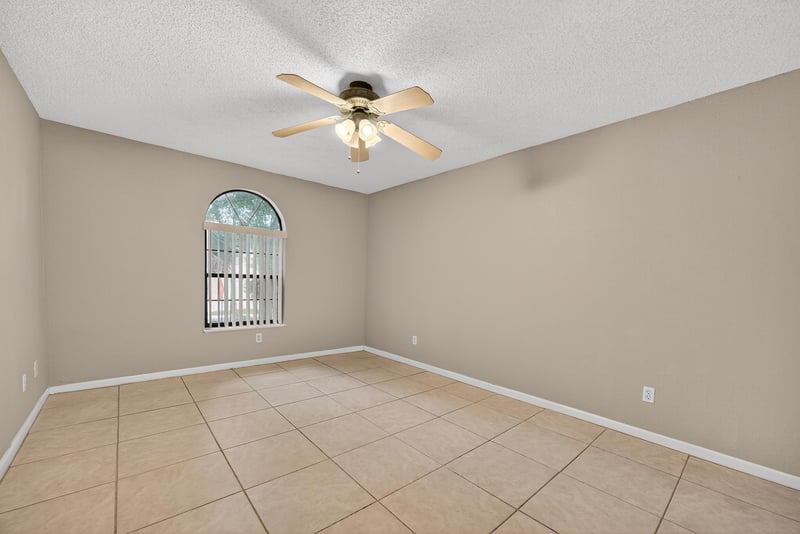 Photo 14 of 3945 Oak St, Jacksonville, FL 32205, photographed by Megapixeler