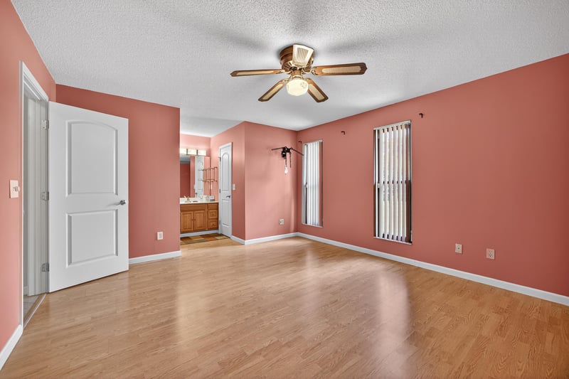 Photo 18 of 10164 Arrowhead Dr, Jacksonville, FL 32257, photographed by Megapixeler