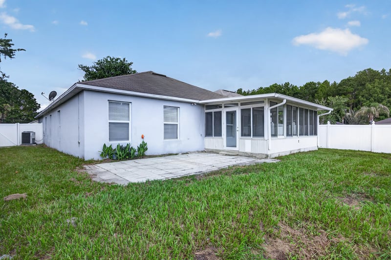 Screened porch and patio at day-to-dusk at 1845 Saga Ct, Middleburg, FL