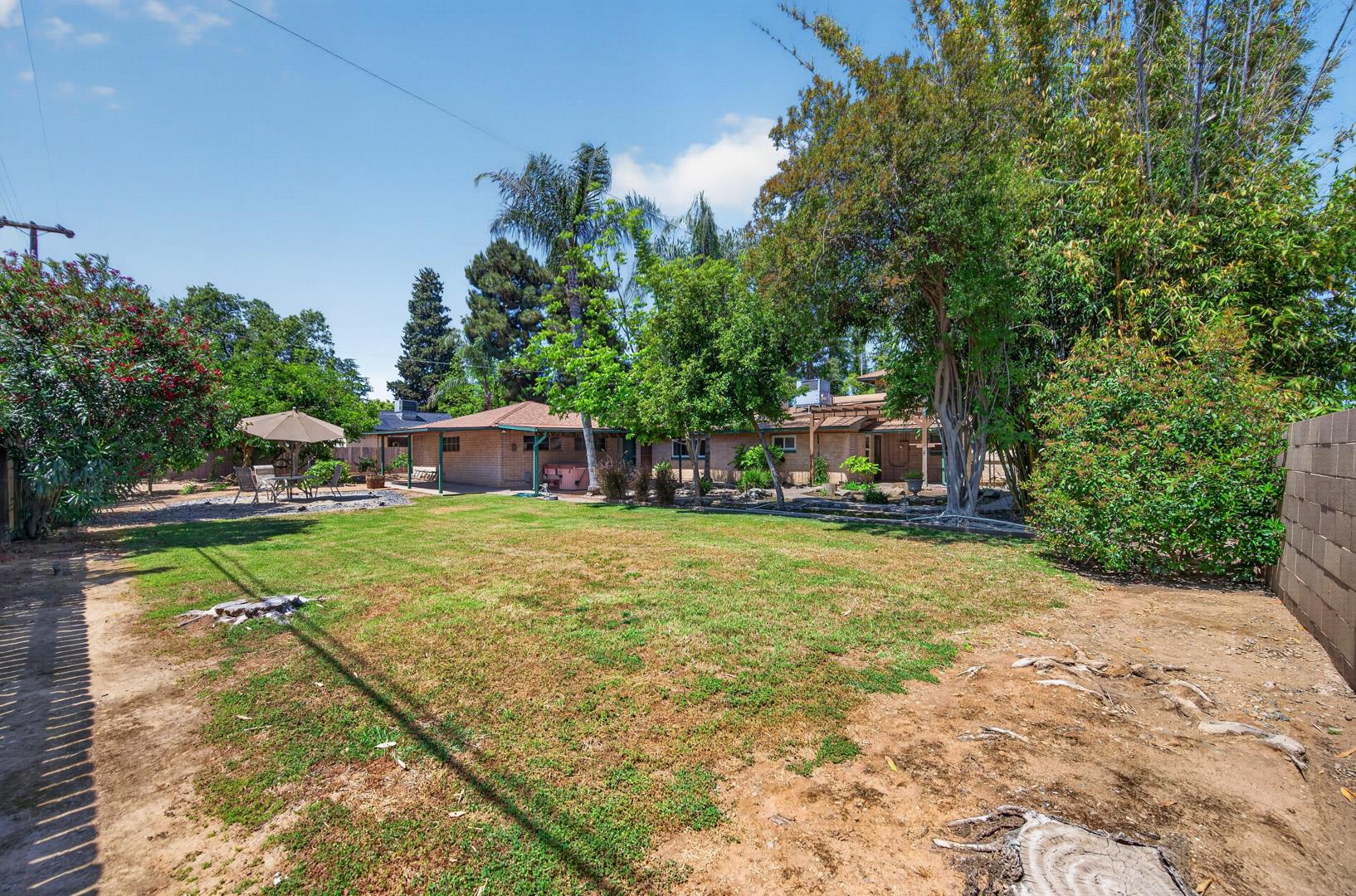 1220 E Sussex Way, photo 54