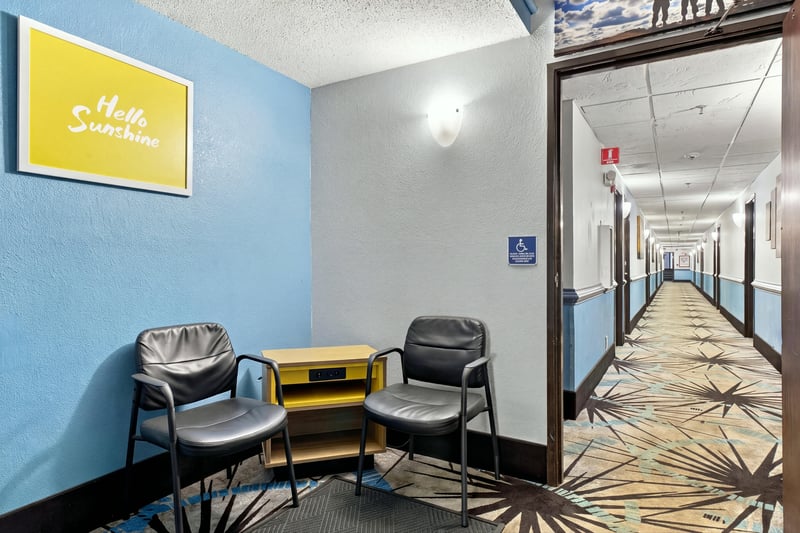 Hallway seating area, photographed by Megapixeler on Eldridge Loop, Orange Park