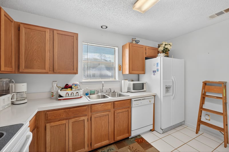 Photo 11 of 7987 Winterwood Ln, Jacksonville, FL 32210, photographed by Megapixeler