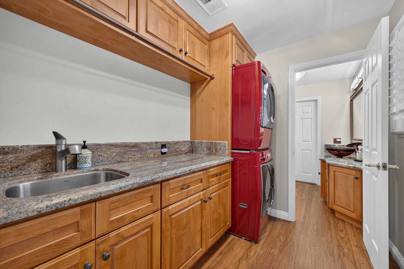 6197 N Fruit Ave, photo 33