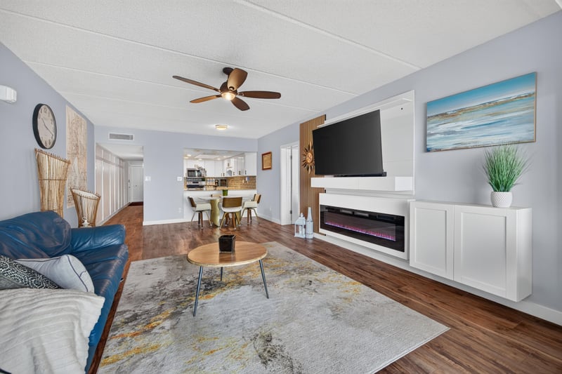 Living and dining area with ceiling fan at 2280 Shepard St