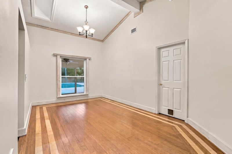 Empty room, photographed by Megapixeler on Winding Springs Ct, Jacksonville