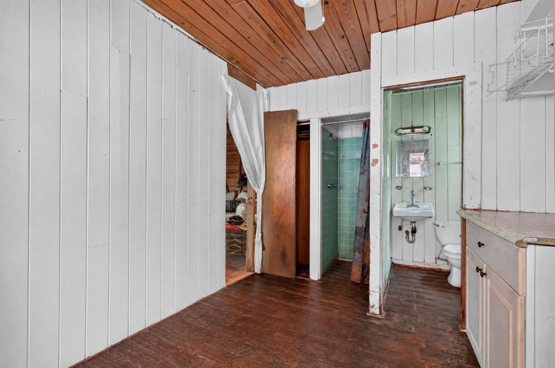 Interior hallway of detached structure at 450 E 46th St, Jacksonville, FL 32208
