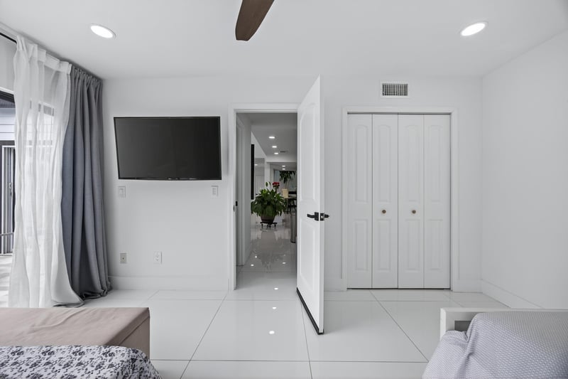 Photo 29 of 7805 Baymeadows Cir W, Jacksonville, FL 32256, photographed by Megapixeler