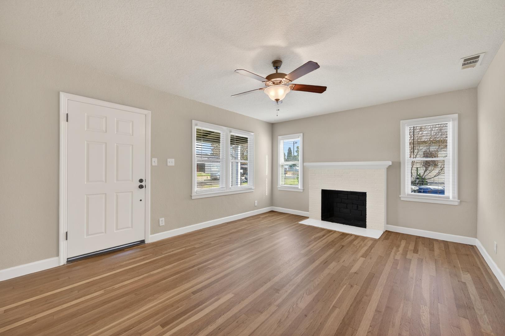 1146 E Cortland Ave, photo 9