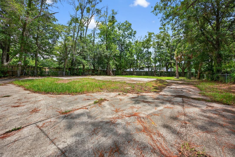 Photo 7 of 6346 Collins Rd, Jacksonville, FL 32244, photographed by Megapixeler