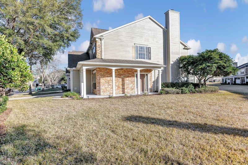Photo 3 of 11000 Castlemain Cir E, Jacksonville, FL 32256, photographed by Megapixeler