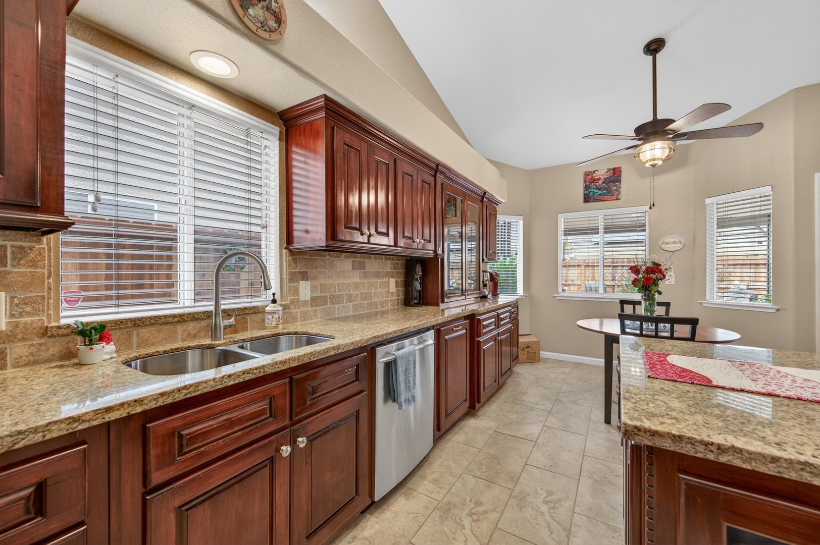 2450 E Fox Glen Ave, photo 13