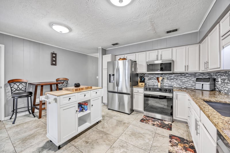 Photo 9 of 7946 Dalehurst Dr S, Jacksonville, FL 32277, photographed by Megapixeler