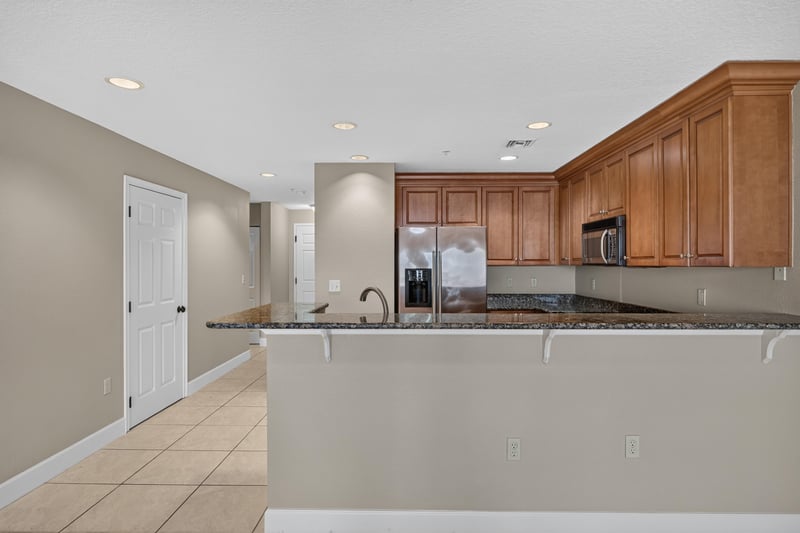 Kitchen bar with granite counter at 1478 Riverplace Blvd 1904, Jacksonville, FL 32207
