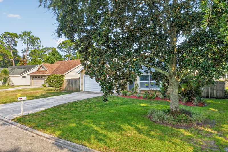Street view of front exterior and mailbox at 13020 Medford Ln, Jacksonville, FL 32225