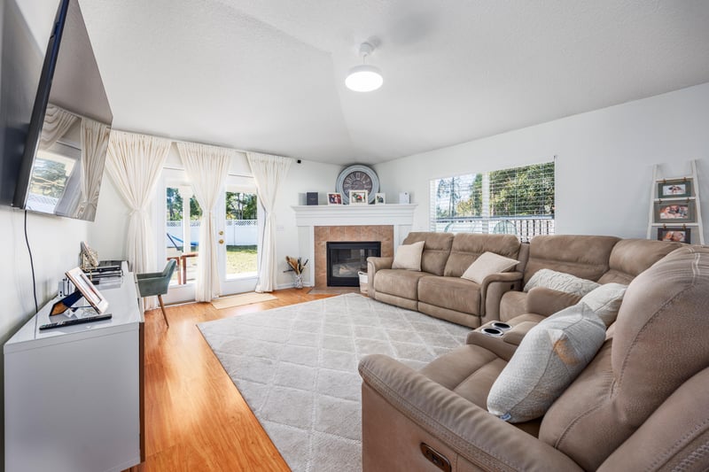 Photo 13 of 526 Silverbell Ct, Jacksonville, FL 32259, photographed by Megapixeler