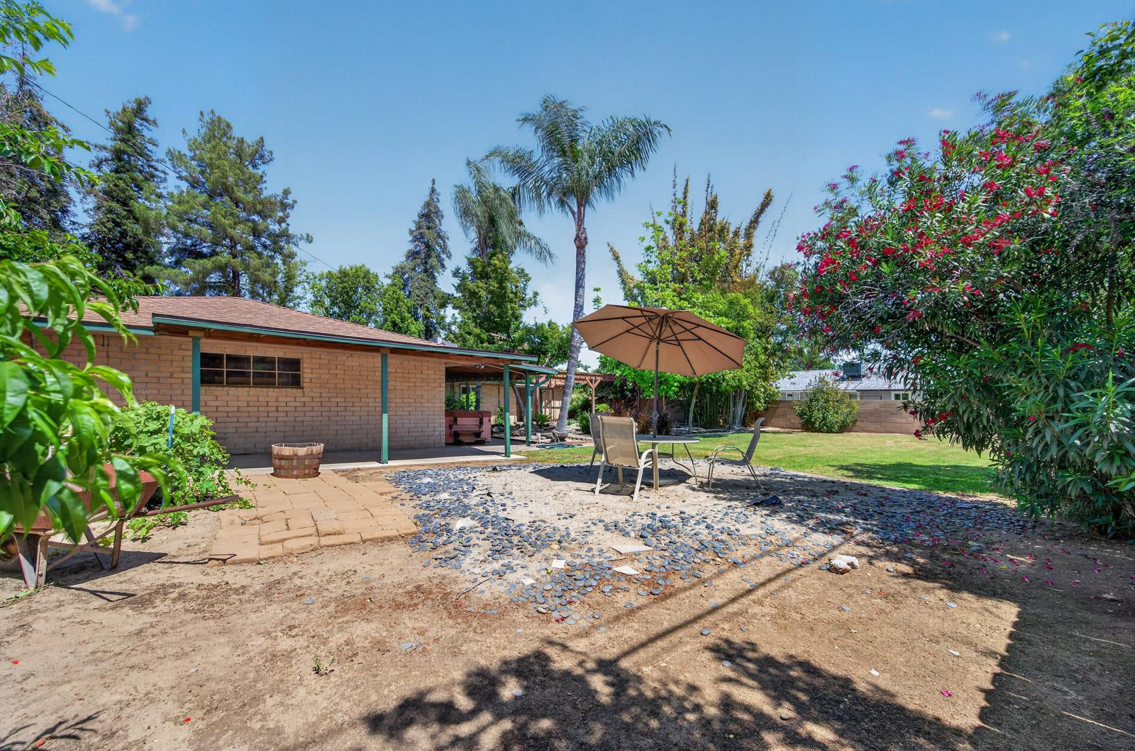 1220 E Sussex Way, photo 59