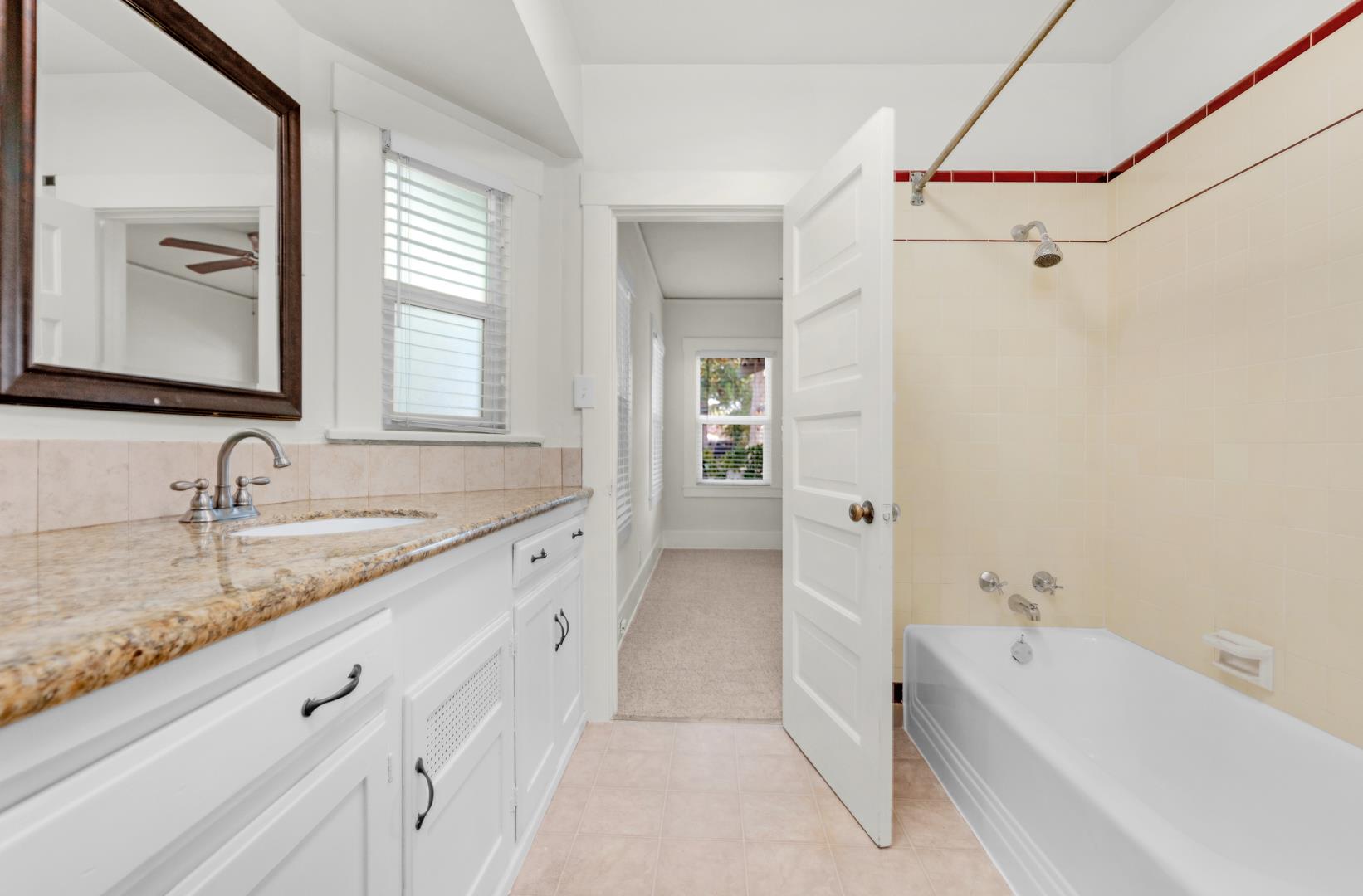 1009 N Vagedes Ave, photo 27