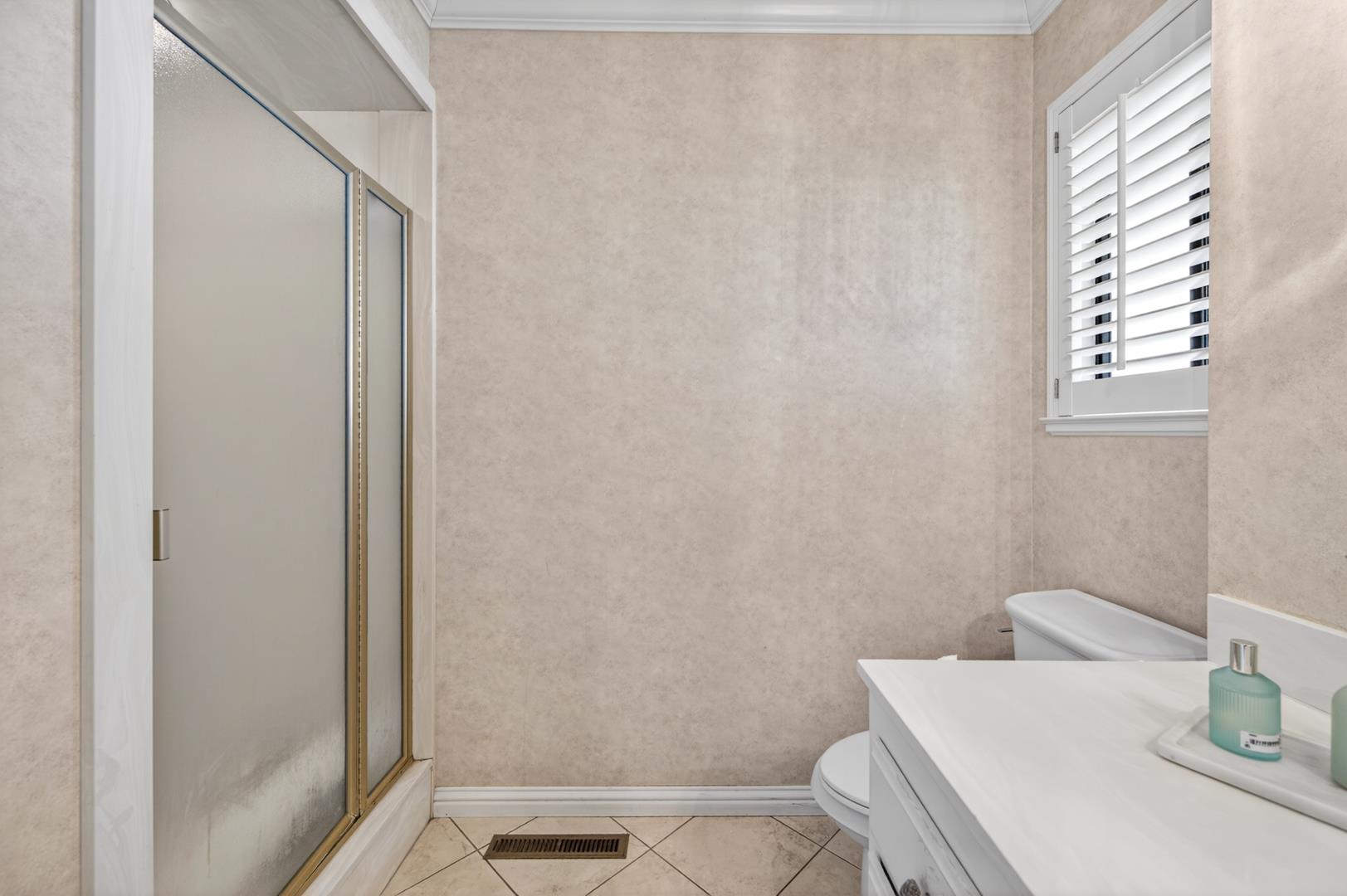 5261 N Van Ness Blvd, photo 30