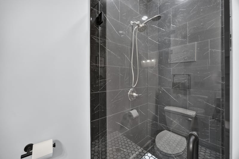 Bathroom with black tile walk-in shower at 2817 Camel Cir, Middleburg, FL