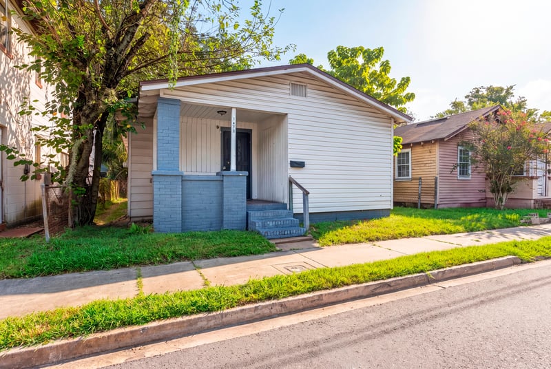Front exterior view from the street showing porch and siding at 1473 State St W, Jacksonville, FL 32209