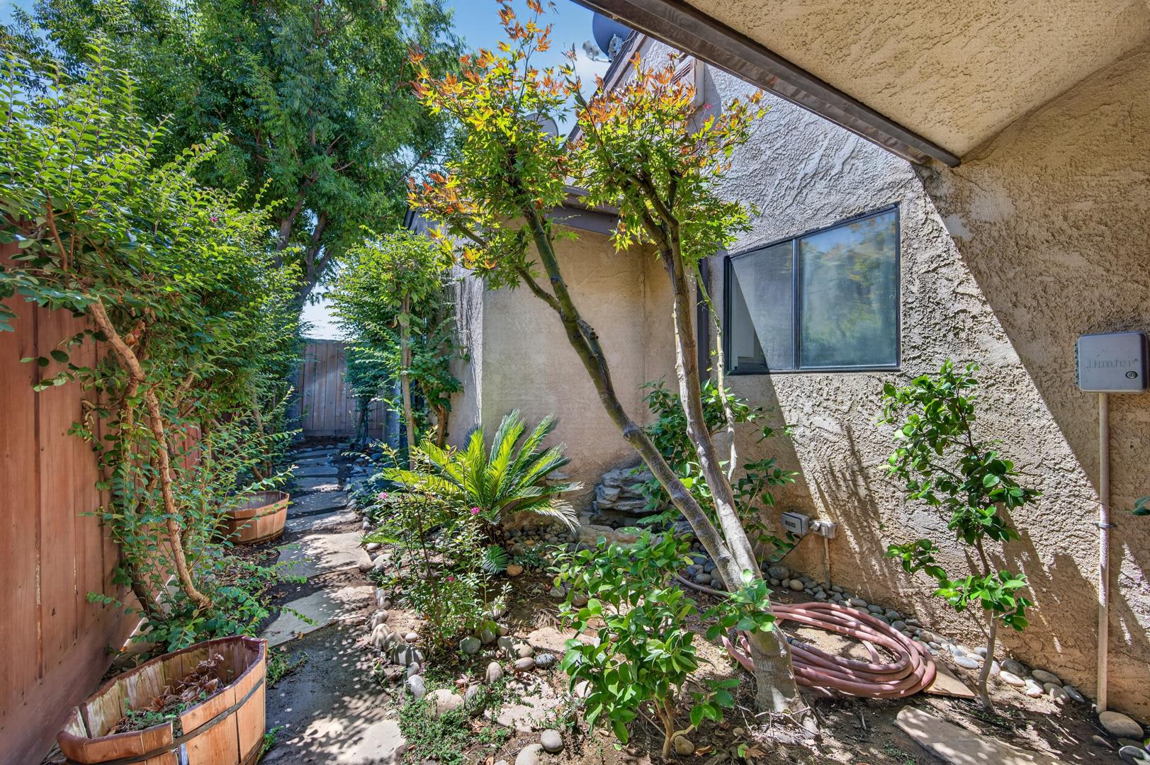 1657 Willow Ave, photo 55