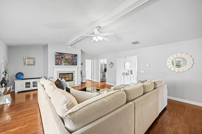 Main living at 10928 Copper Hill Dr, Jacksonville, FL 32218