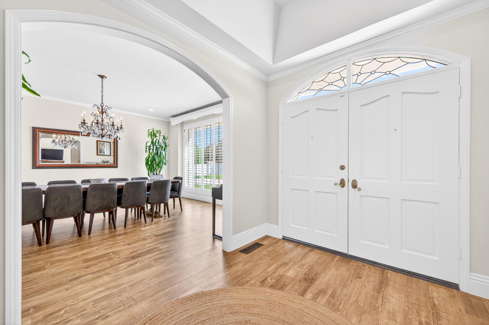 5261 N Van Ness Blvd, photo 21