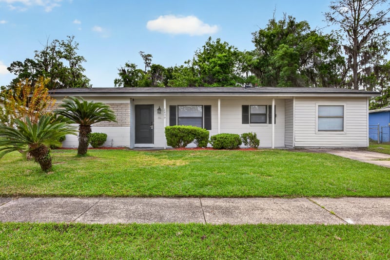 Photo 1 of 2839 Loran Dr W, Jacksonville, FL 32216, photographed by Megapixeler