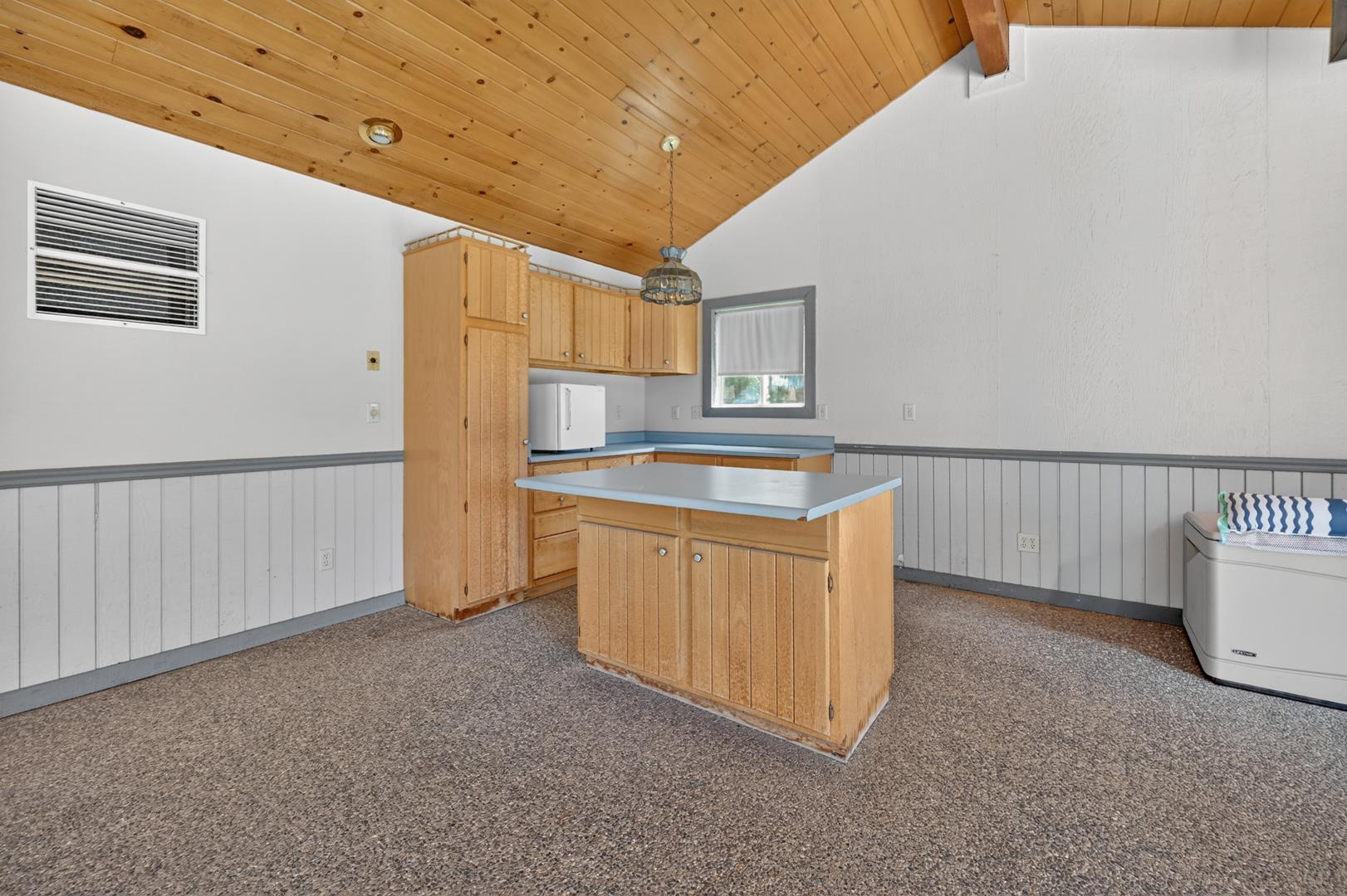 1185 N Locan Ave, photo 70