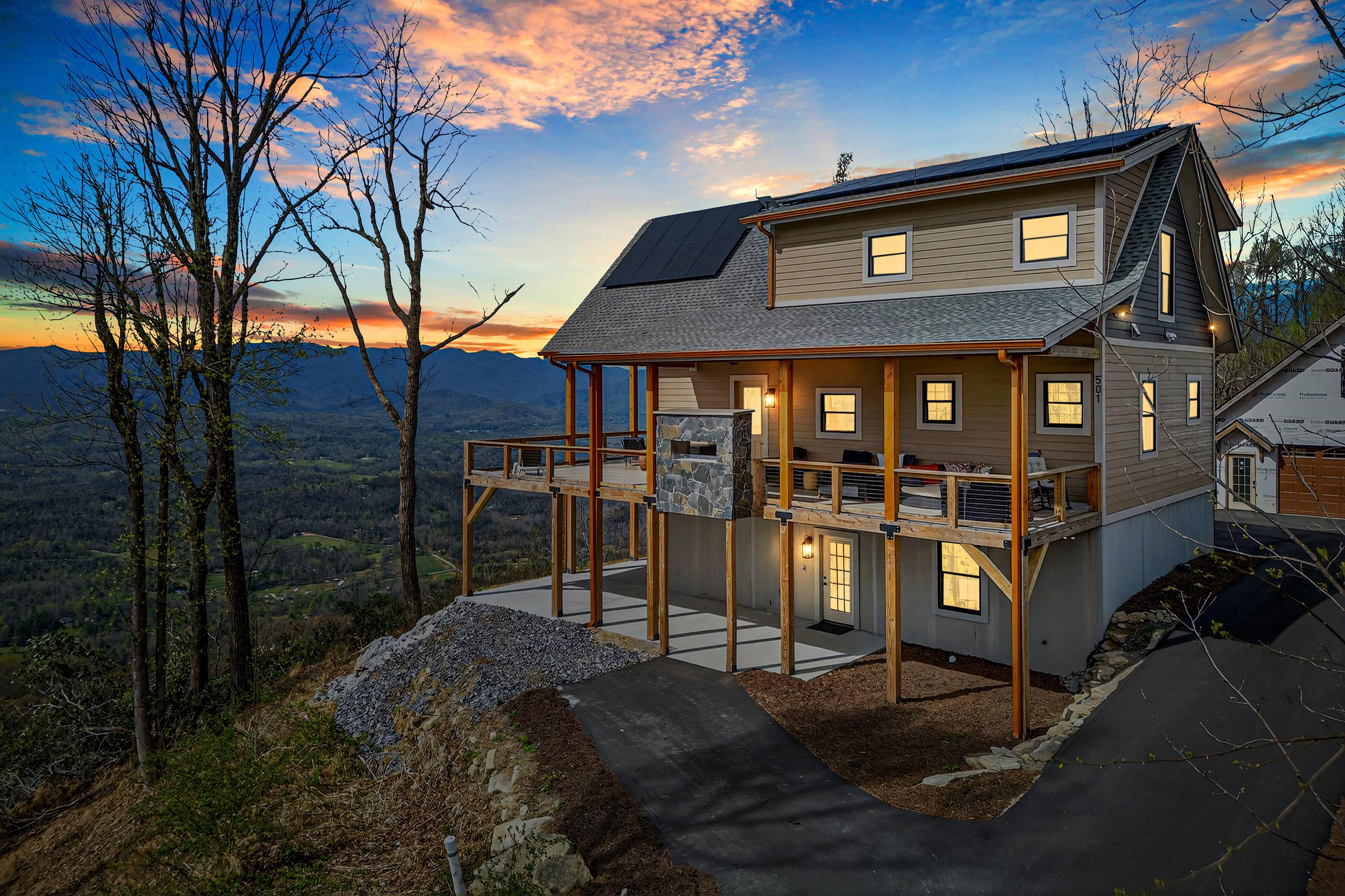 501 WOLF PEN CLIFFS RD, OLD FORT, NC