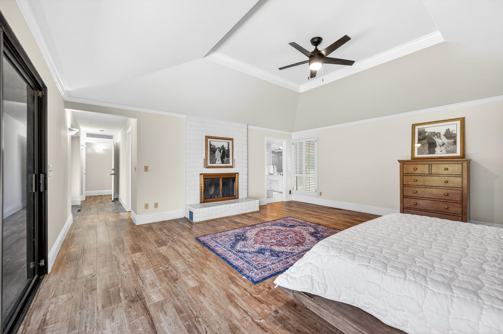 5261 N Van Ness Blvd, photo 79