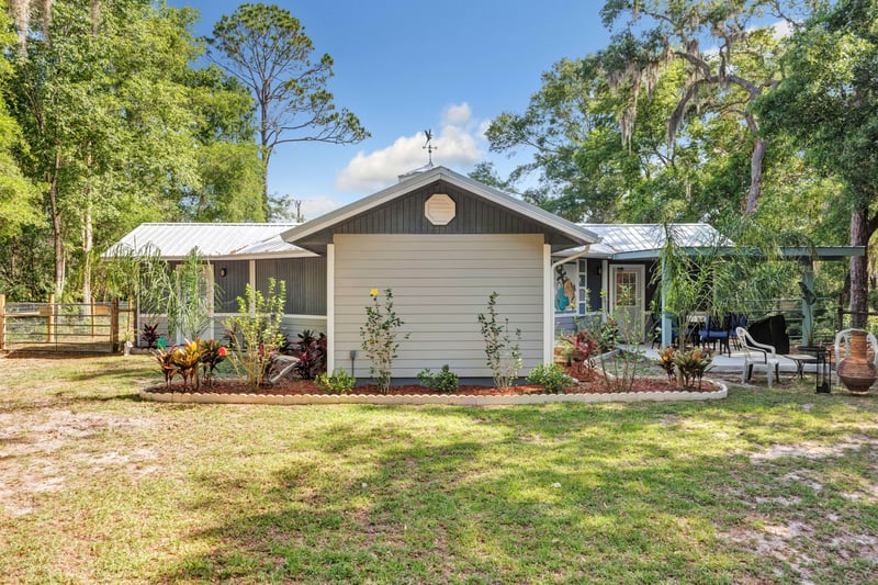Photo 26 of 185 Violet Cir, Interlachen, FL 32148, photographed by Megapixeler