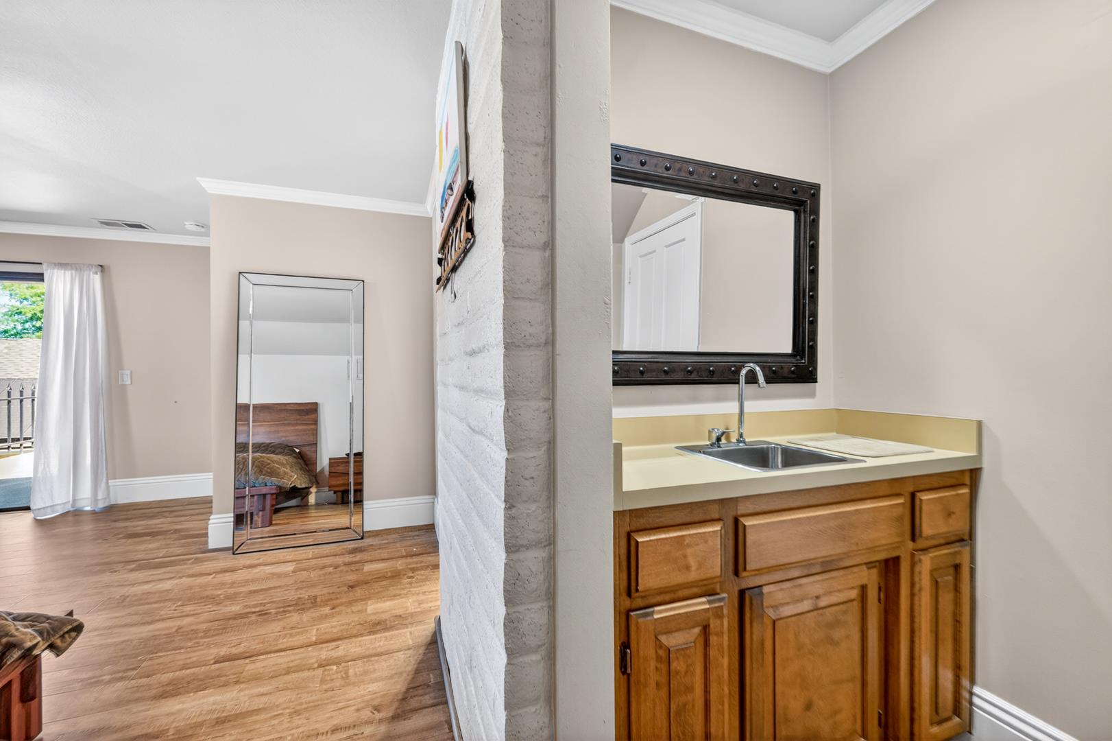 5261 N Van Ness Blvd, photo 61